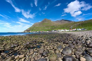 Shingle beach of Famjin