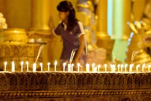 Worshipper at Shwedagon Pagoda