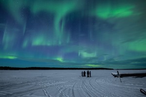 Wilderness Inari Hotel - Northern lights over Lake Inari