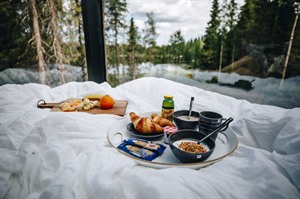 Magical Pond - Breakfast served in Glass Igloo