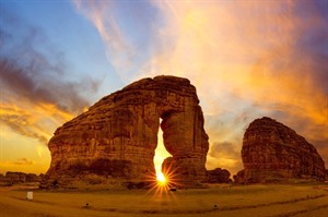 Sun shining through elephant rock