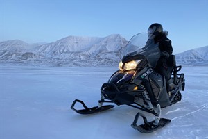 Electric Snow Mobiling. Hurtigruten Svalbard / Eveline Lunde