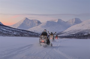 Snowmobiling near Malangen Resort