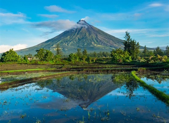 Bicol Adventure: Volcanoes, Culture & Coast