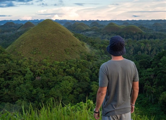 Bohol in Depth: Chocolate Hills, Tarsiers & Hidden Island Life