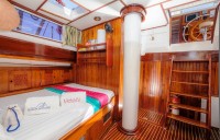 SY Meta IV - cabin